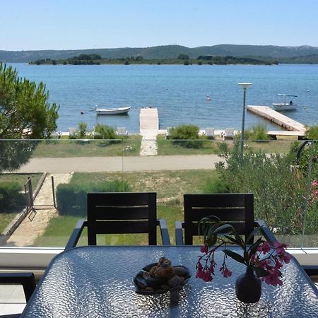 Sole Apartment Туран Екстериор снимка