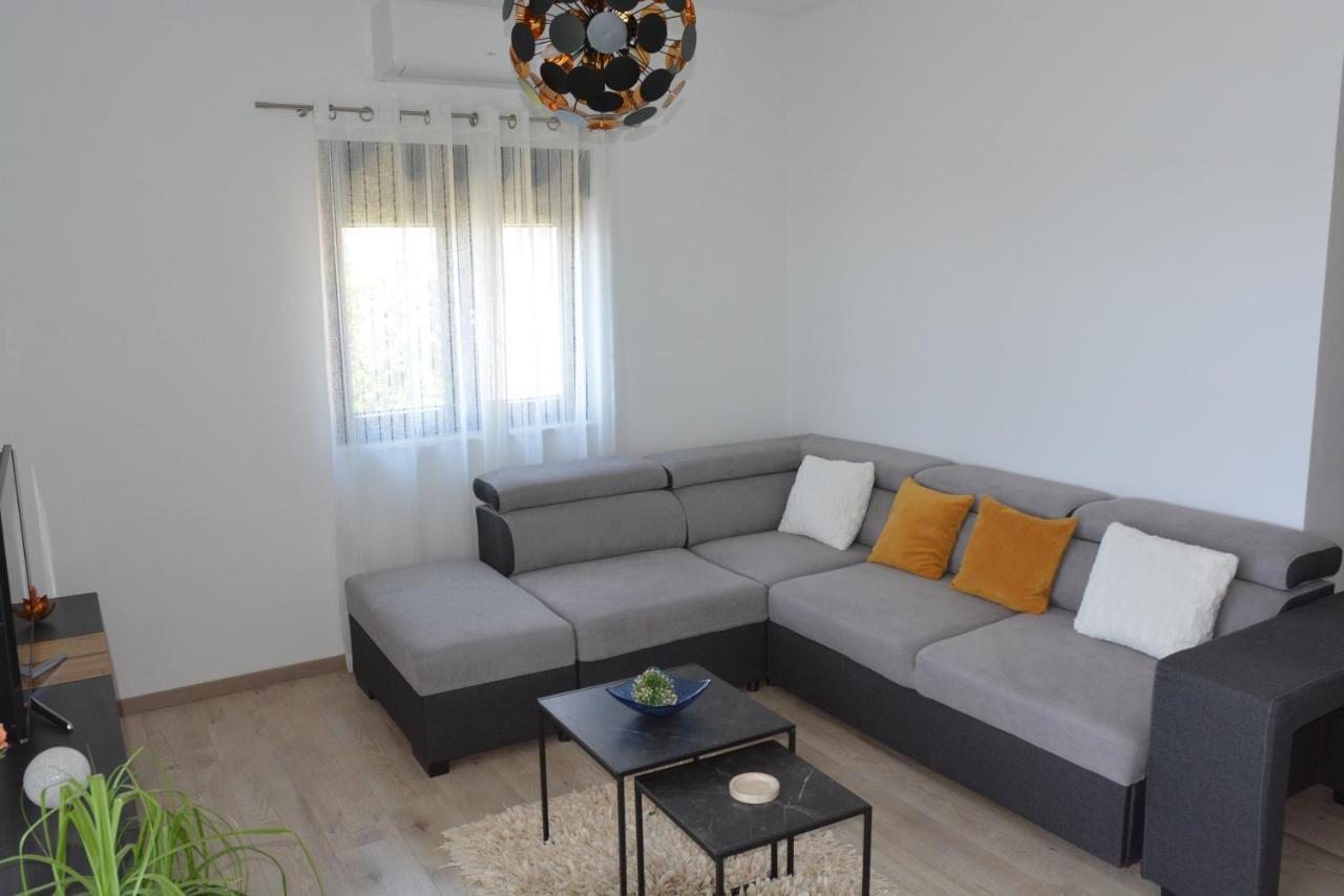 Sole Apartment Туран Екстериор снимка