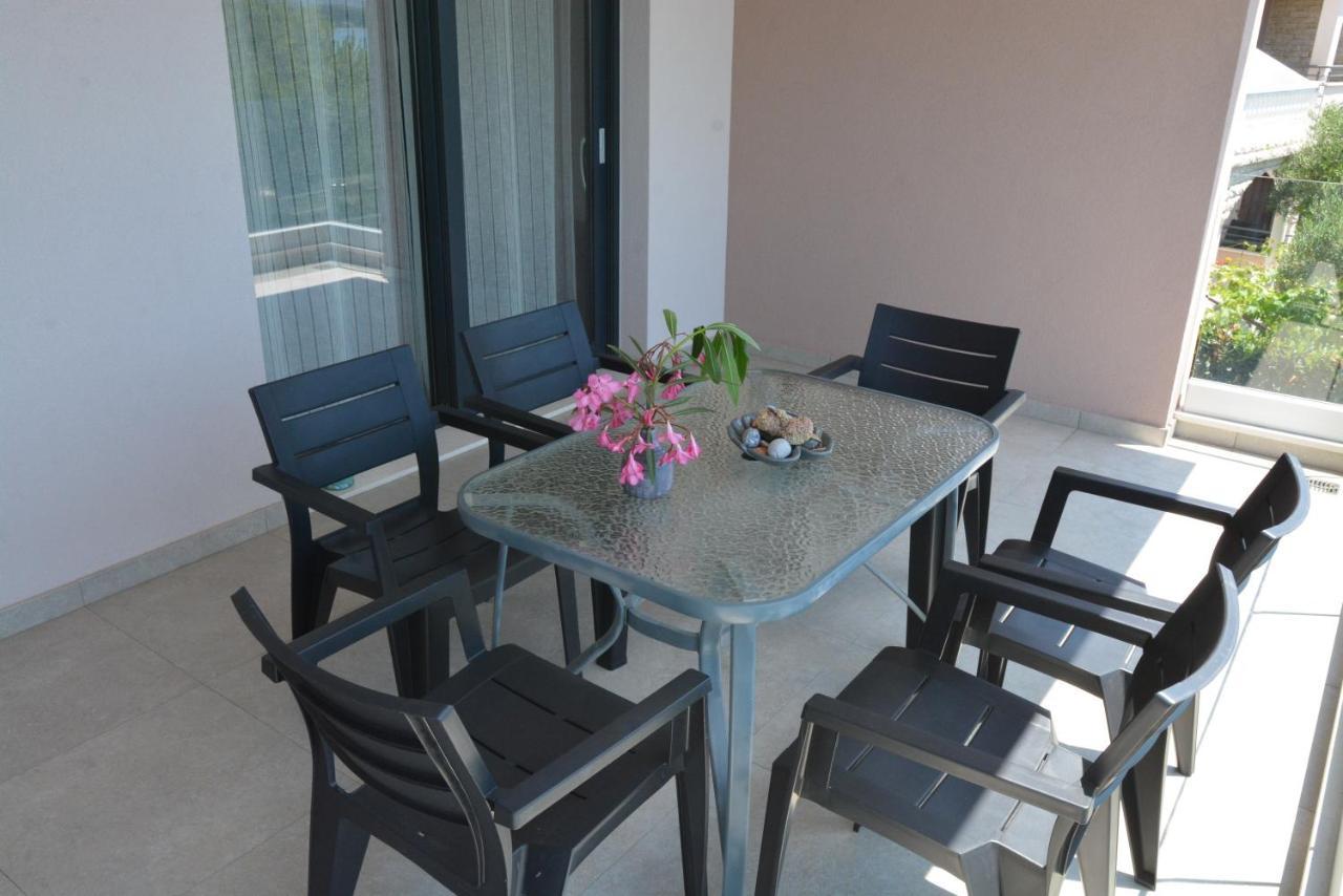 Sole Apartment Туран Екстериор снимка