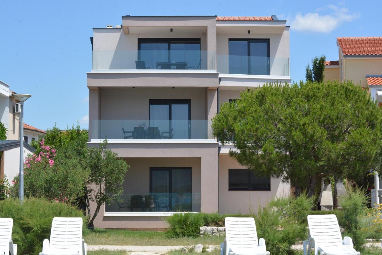 Sole Apartment Туран Екстериор снимка