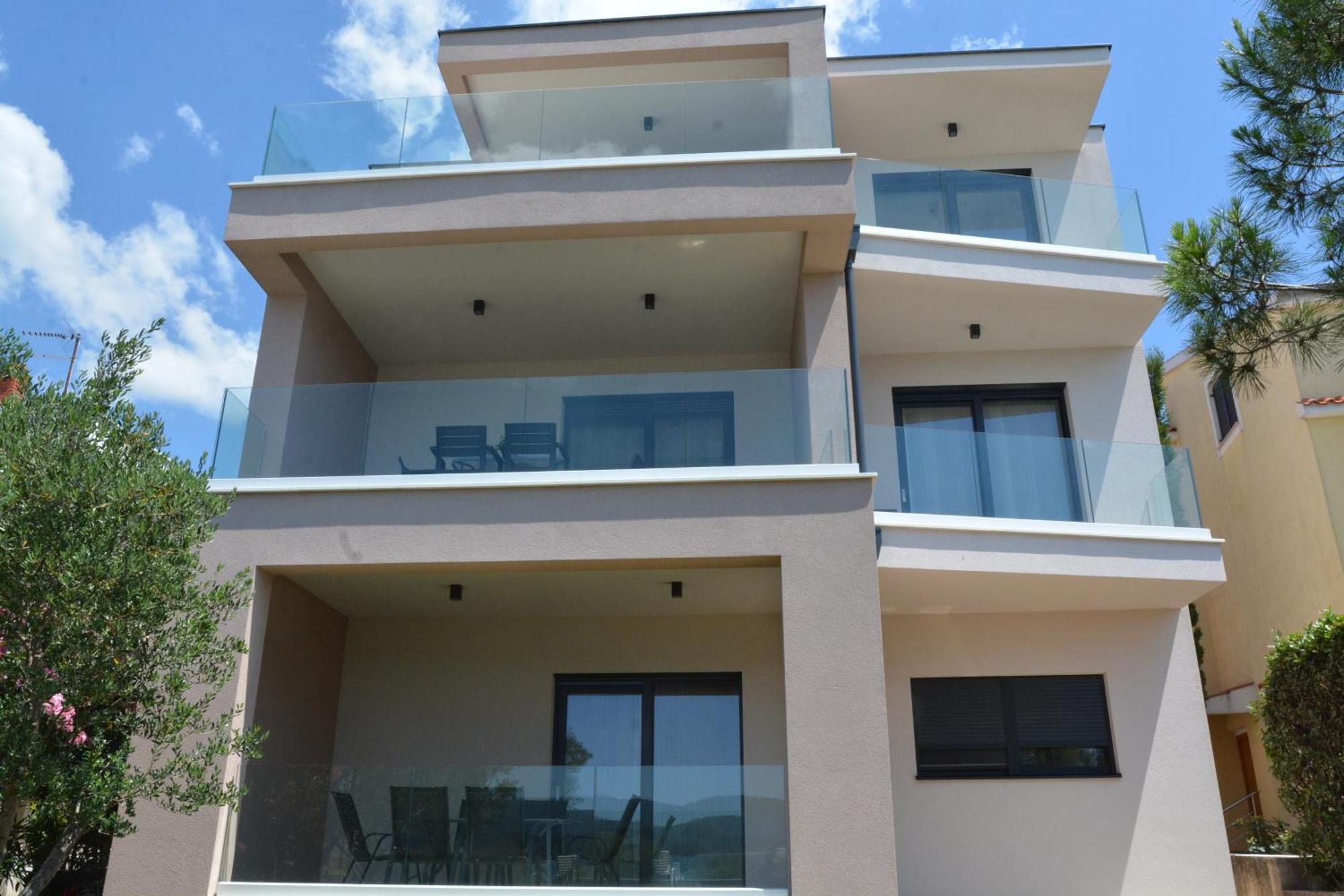 Sole Apartment Туран Екстериор снимка