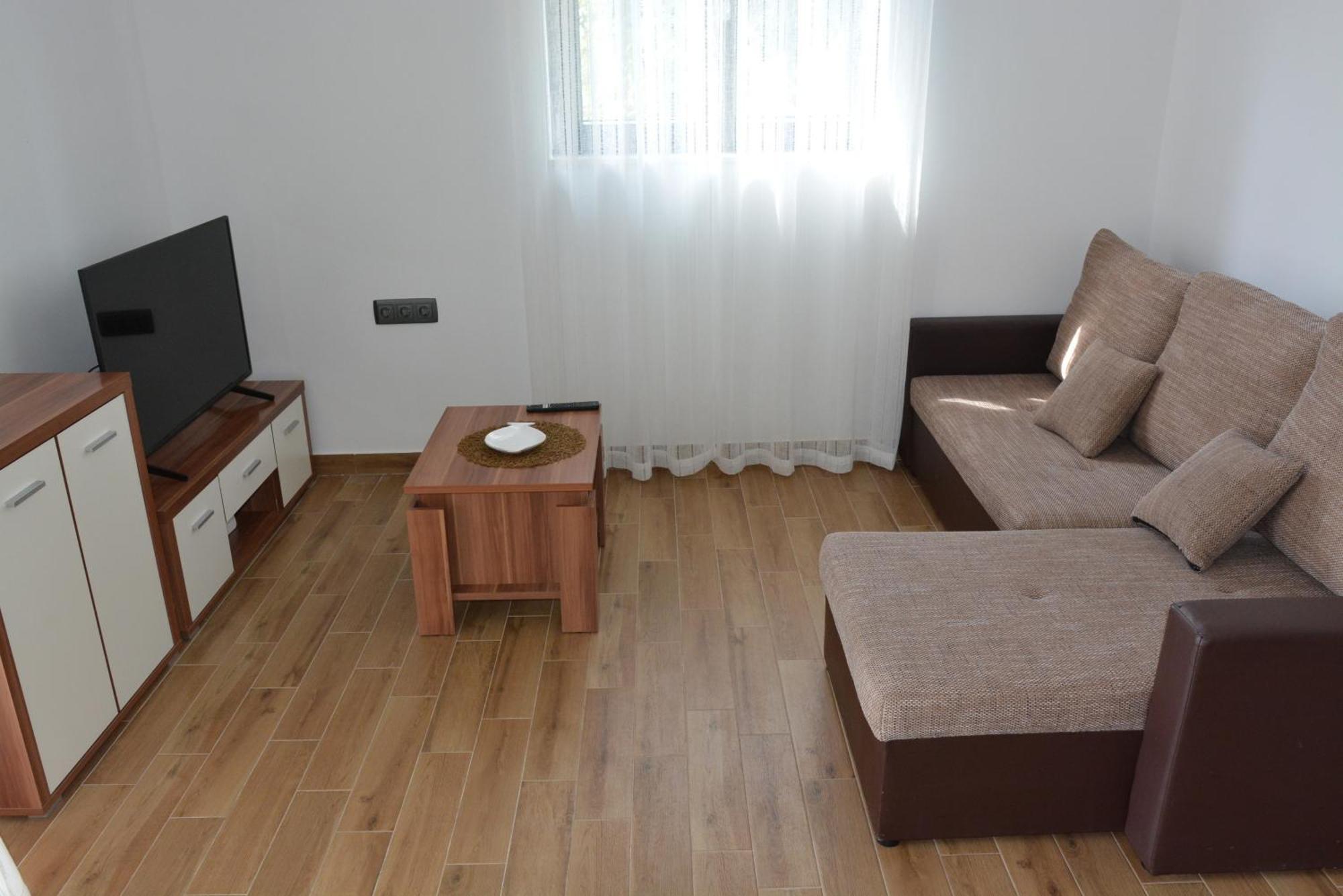 Sole Apartment Туран Екстериор снимка