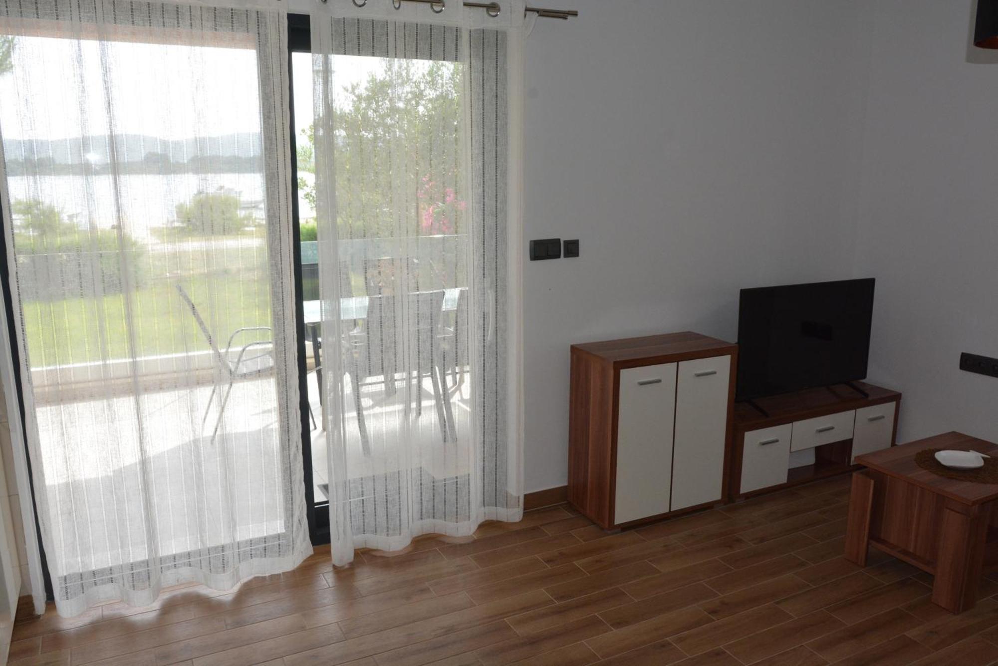 Sole Apartment Туран Екстериор снимка
